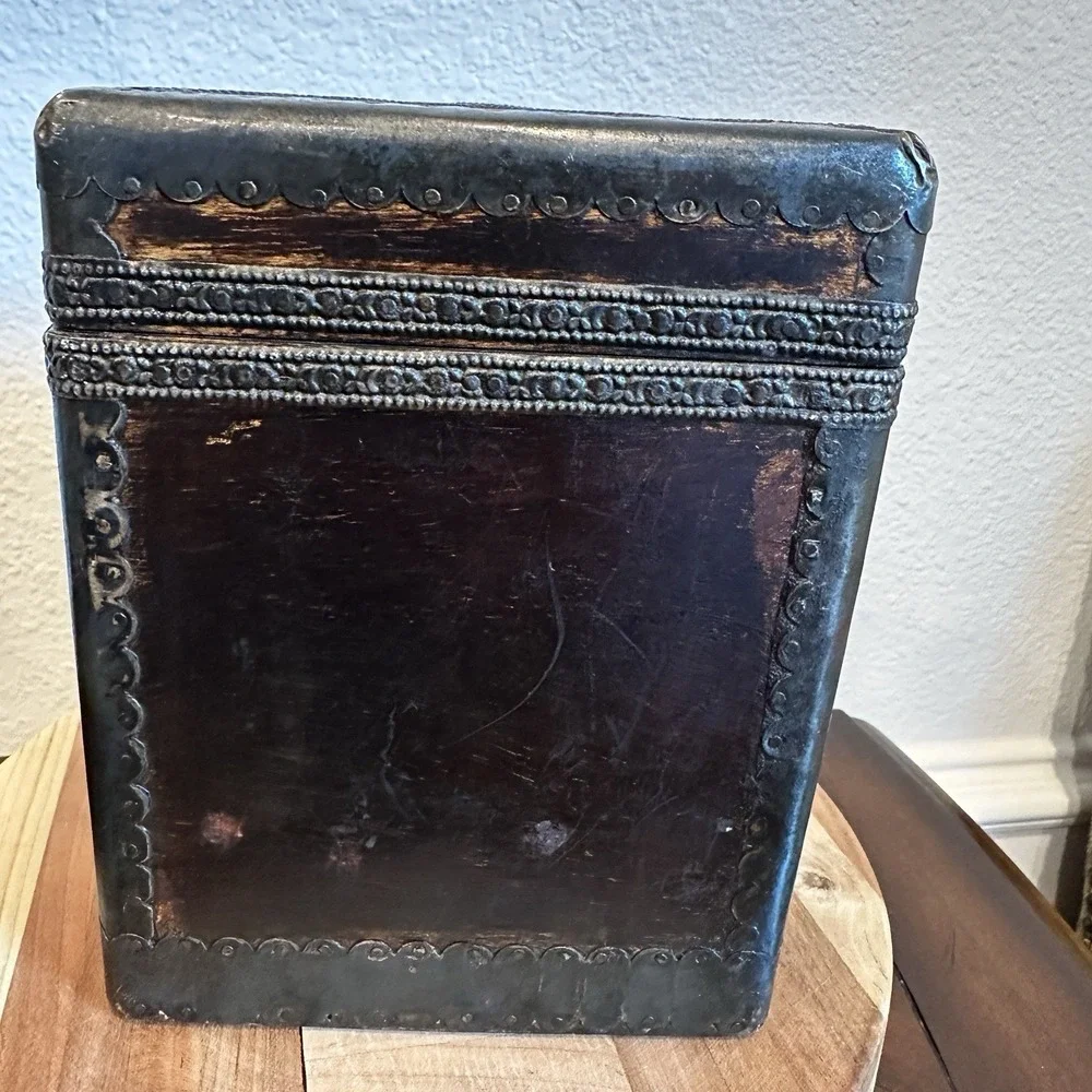 Vintage Wooden Trinket Keepsakes Box 7.75 Inch Patina Metal Trim‎ Accent Ornate